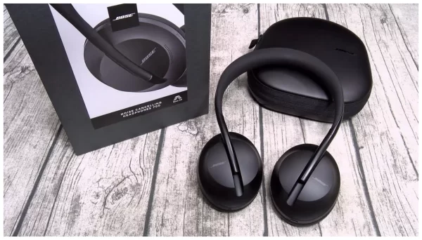 Bose Noise Cancelling Headphones 700  1